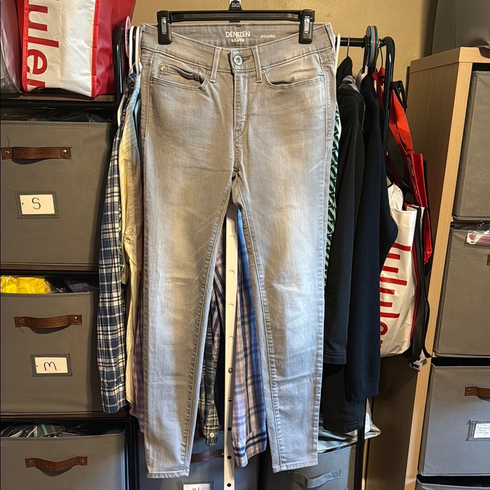 Denizen from Levi’s Jegging Jeans Sz 5 / 27 Grey